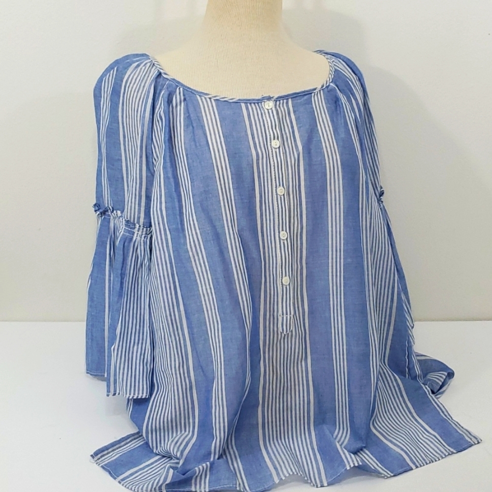 MAX Edition blue & white top size Medium